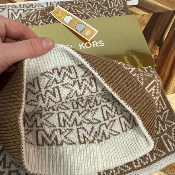 4/$100 Michael Kors Gold Logo Reversible Scarf and Hat Set NWT - Picture 8 of 11
